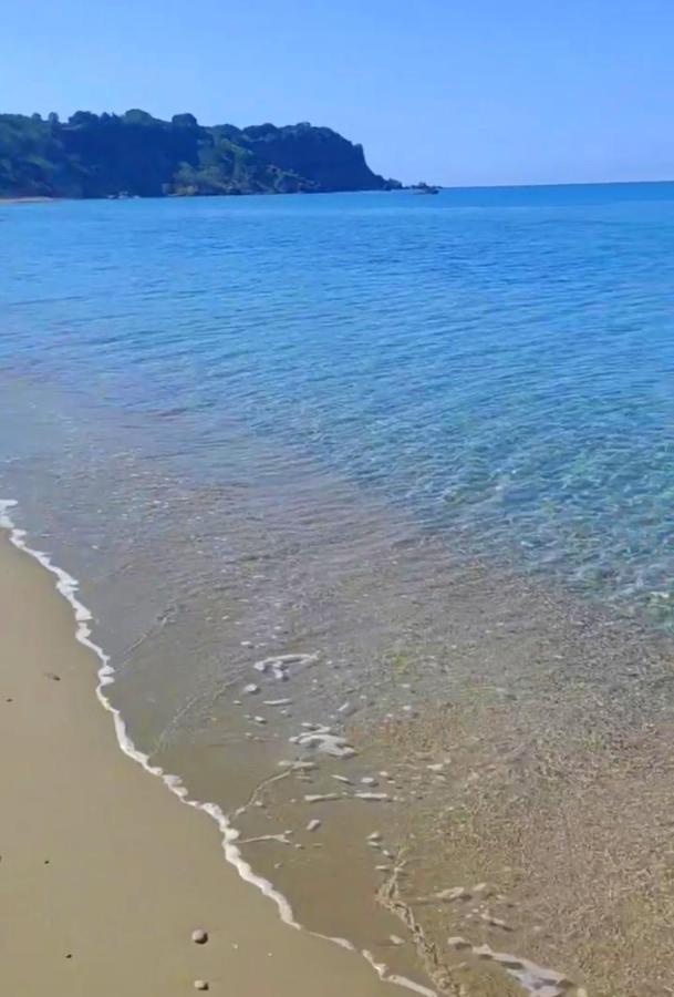 Tetraktys Estate Beachside Υδωρ Ágios Matthaíos Екстериор снимка