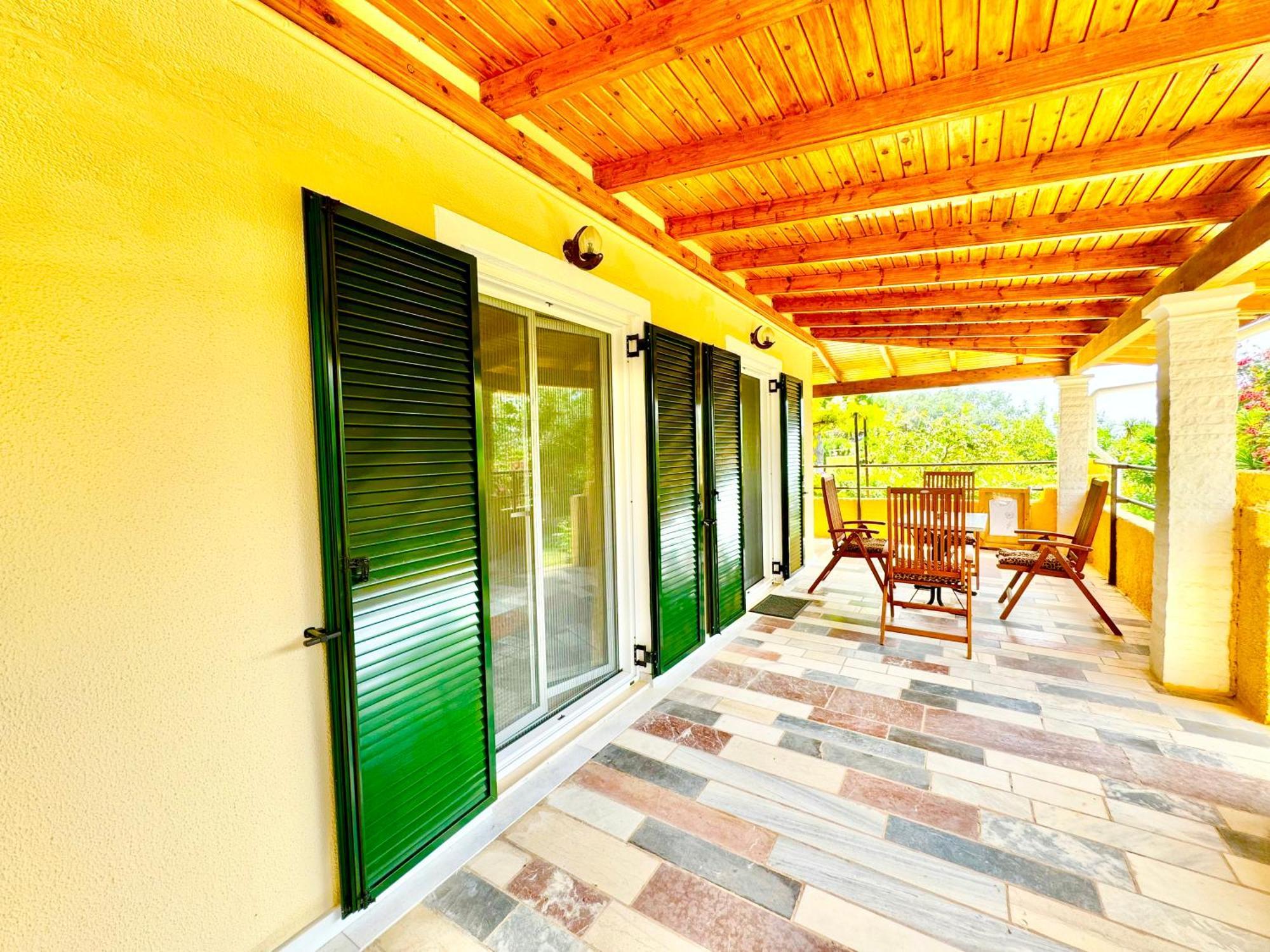 Tetraktys Estate Beachside Υδωρ Ágios Matthaíos Екстериор снимка