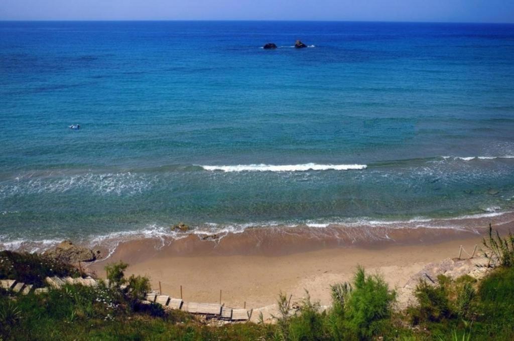 Tetraktys Estate Beachside Υδωρ Ágios Matthaíos Екстериор снимка