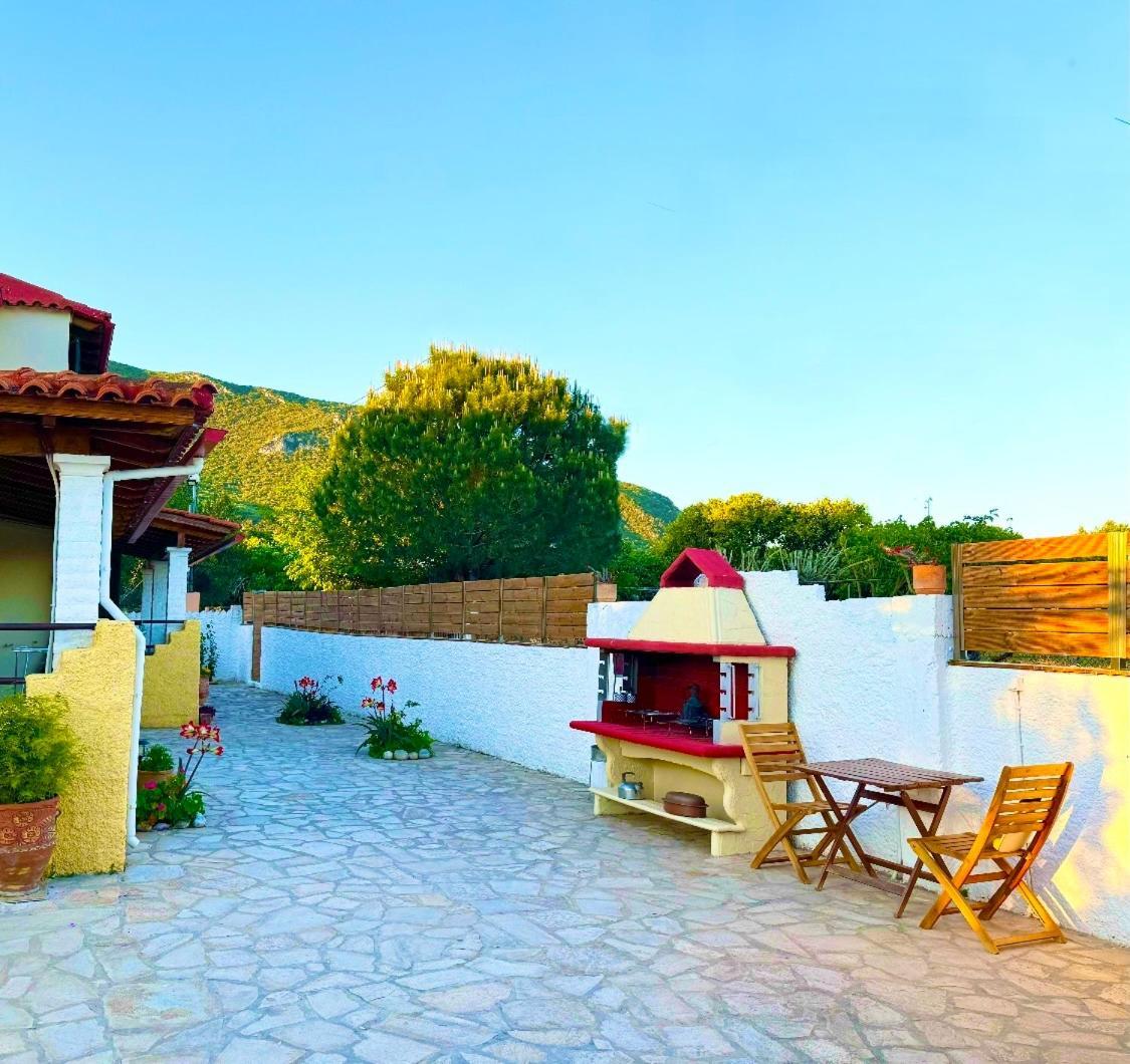 Tetraktys Estate Beachside Υδωρ Ágios Matthaíos Екстериор снимка