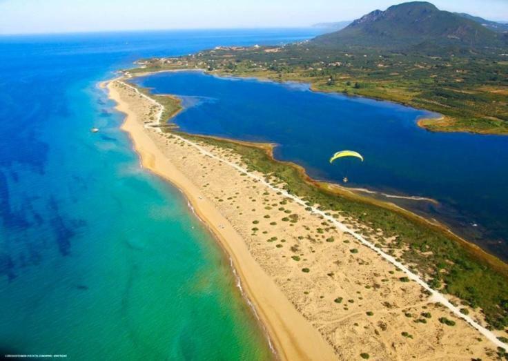 Tetraktys Estate Beachside Υδωρ Ágios Matthaíos Екстериор снимка